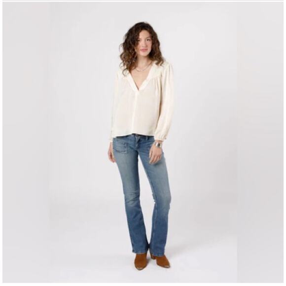 Band of the Free Cash‎ Ivory Long Sleeve V-Neck Top - Size L | Minimalist Chic - Picture 4 of 6